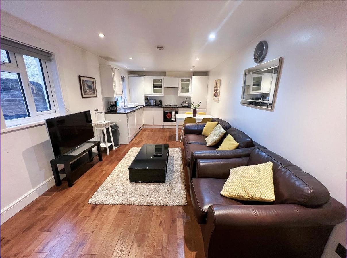 Lovely 2 Bedroom Garden Flat In Appartement