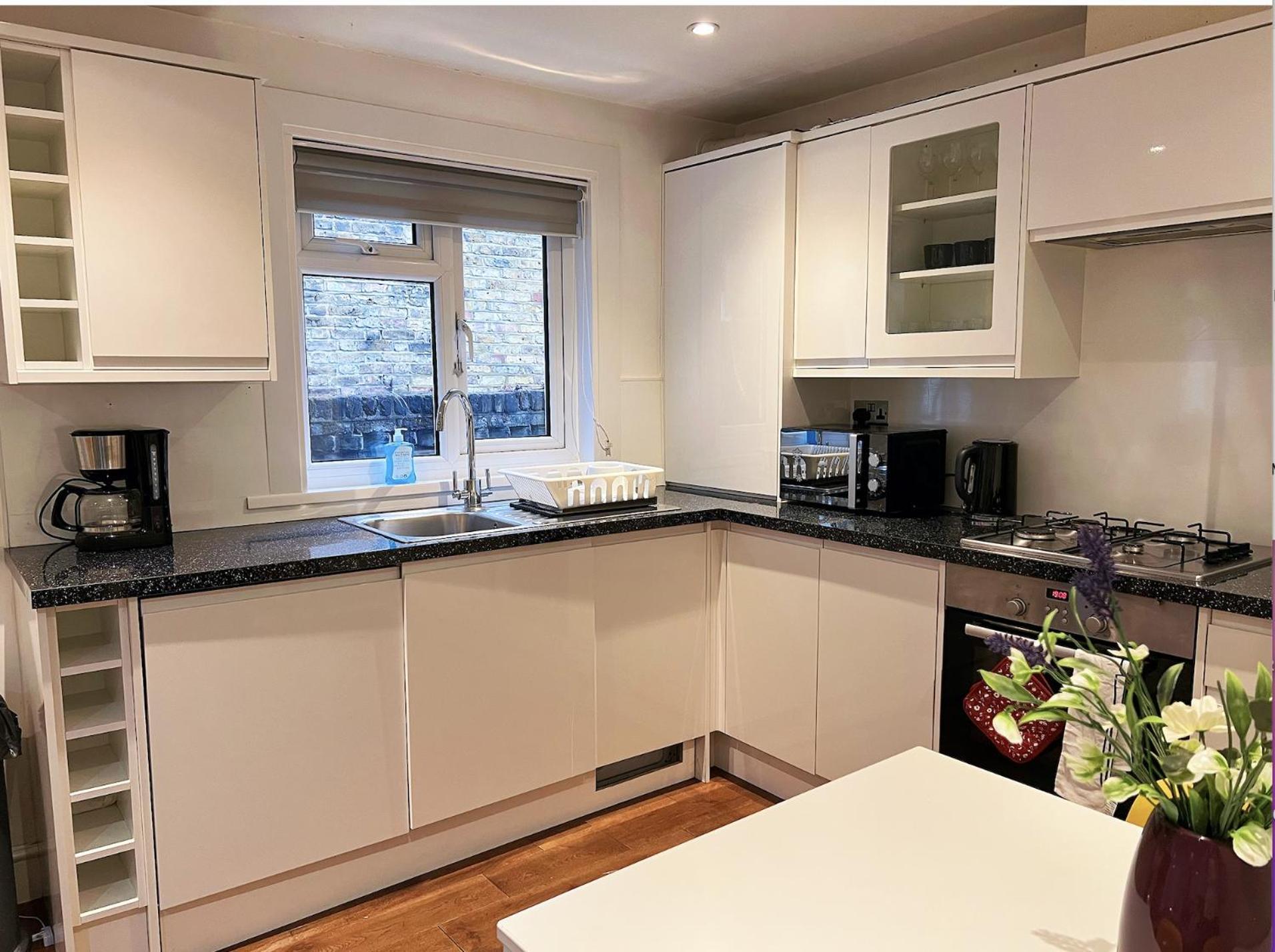 Lovely 2 Bedroom Garden Flat In Londres